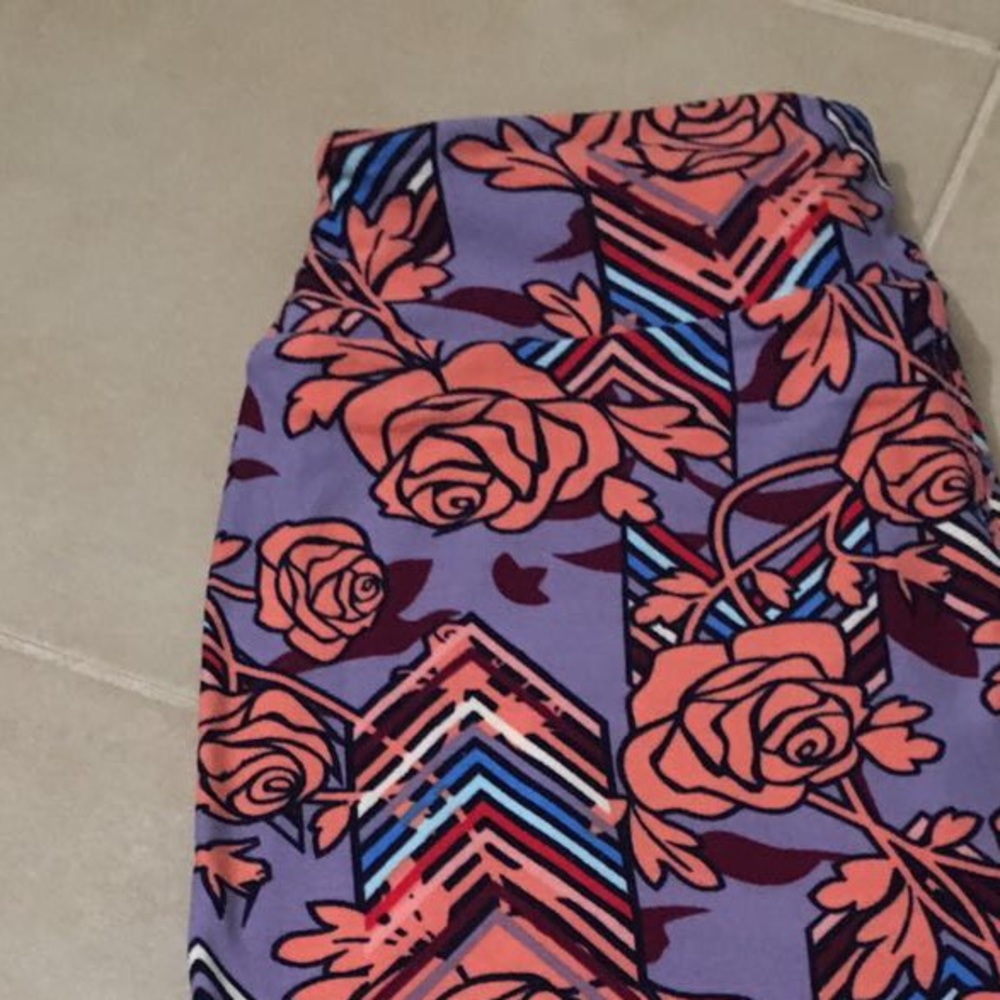BNWOT : LulaRoe OS leggings